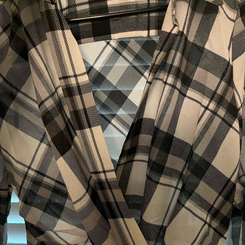 B&W Laundry Blouse - Picture 6 of 6